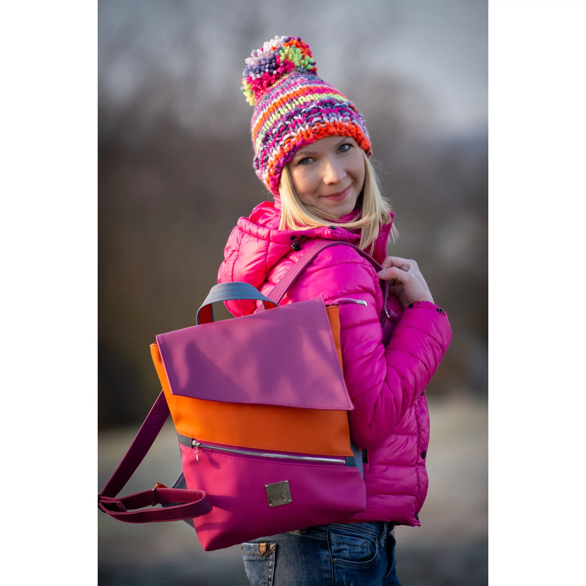 Kolorkka URBAN HERO cipzáras-fedeles hátizsák / bogyószín-pink-narancs-acélkék