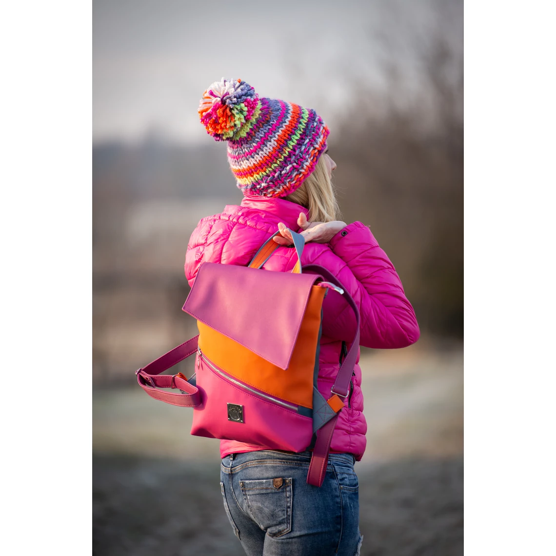Kolorkka URBAN HERO cipzáras-fedeles hátizsák / bogyószín-pink-narancs-acélkék