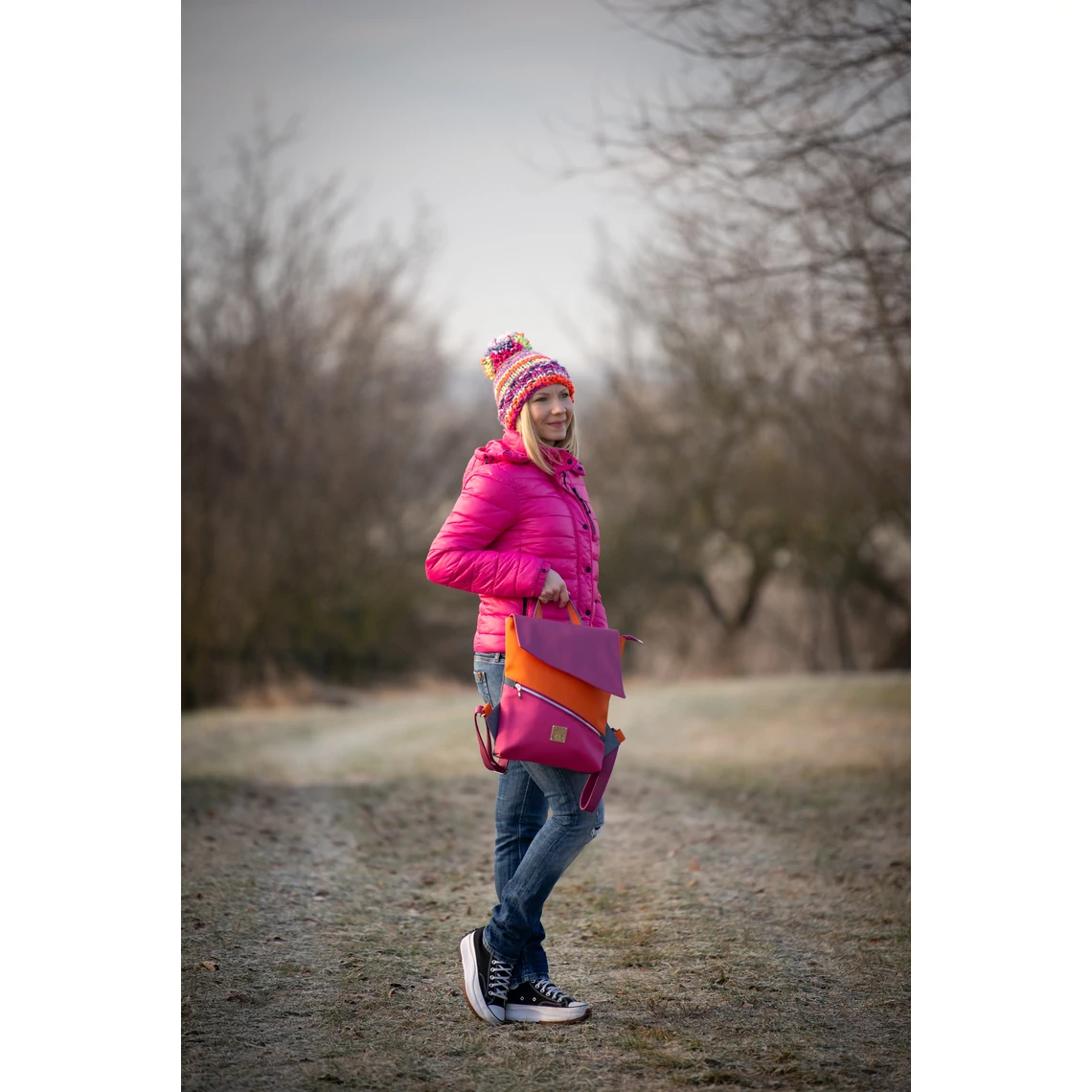 Kolorkka URBAN HERO cipzáras-fedeles hátizsák / bogyószín-pink-narancs-acélkék