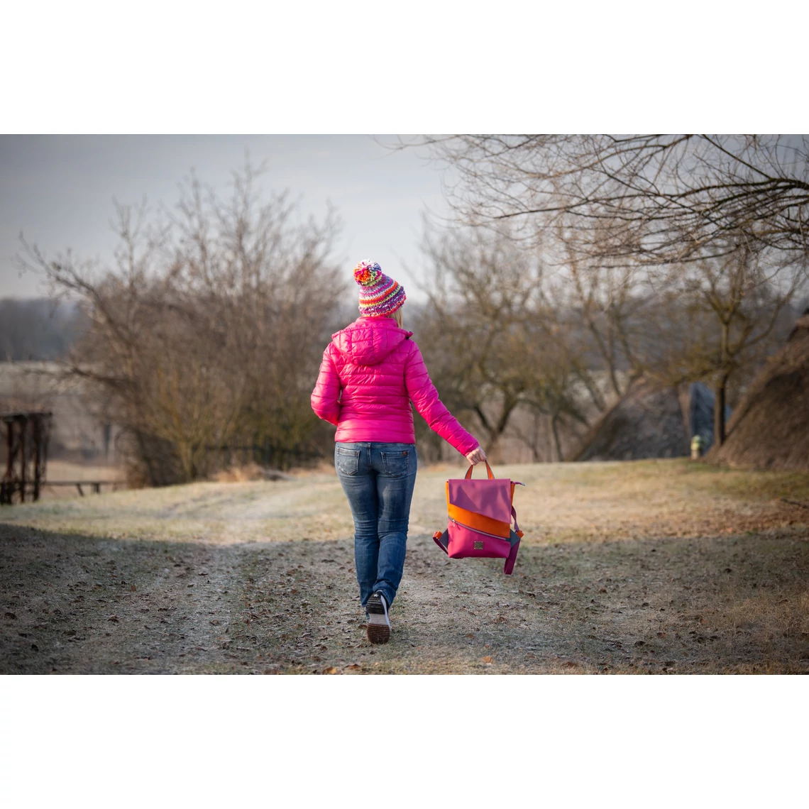 Kolorkka URBAN HERO cipzáras-fedeles hátizsák / bogyószín-pink-narancs-acélkék