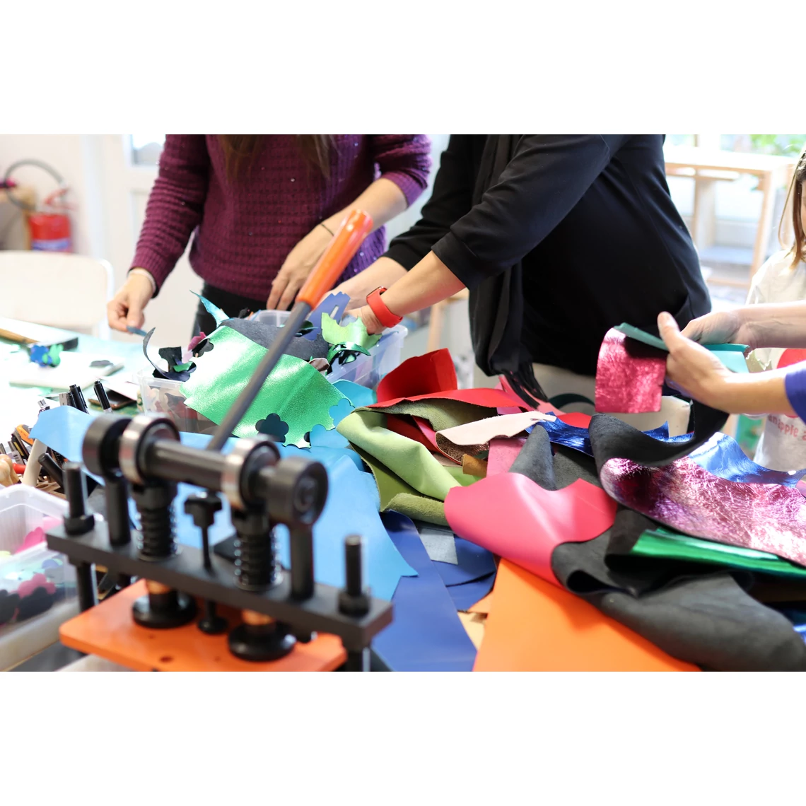 Egyedi bőr táskadísz &amp; kulcstartó készítő workshop