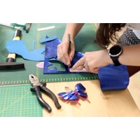 Kép 10/10 - Egyedi bőr táskadísz &amp; kulcstartó készítő workshop